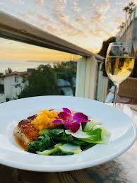 Geoffrey’s Malibu signature dishes Chilean Sea Bass
Seafood Paella
Filet Mignon